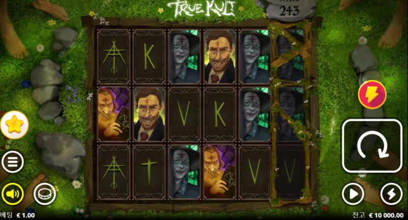 True Kult 슬롯의 기본 게임판과 잠긴 여섯 번째 릴